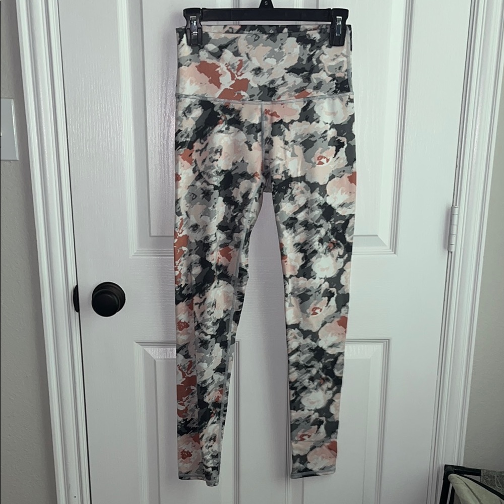 AERIE CHILL PLAY MOVE flower pattern leggings